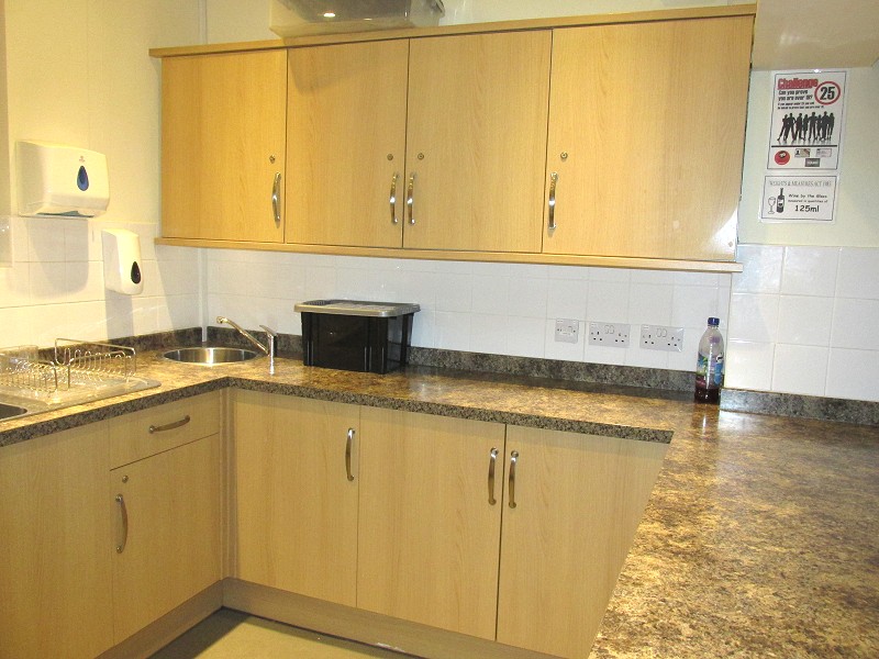 1628631566-1786073536-bmh-main-hall-kitchen-02